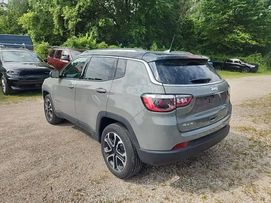 2022 Jeep Compass Limited photo 1
