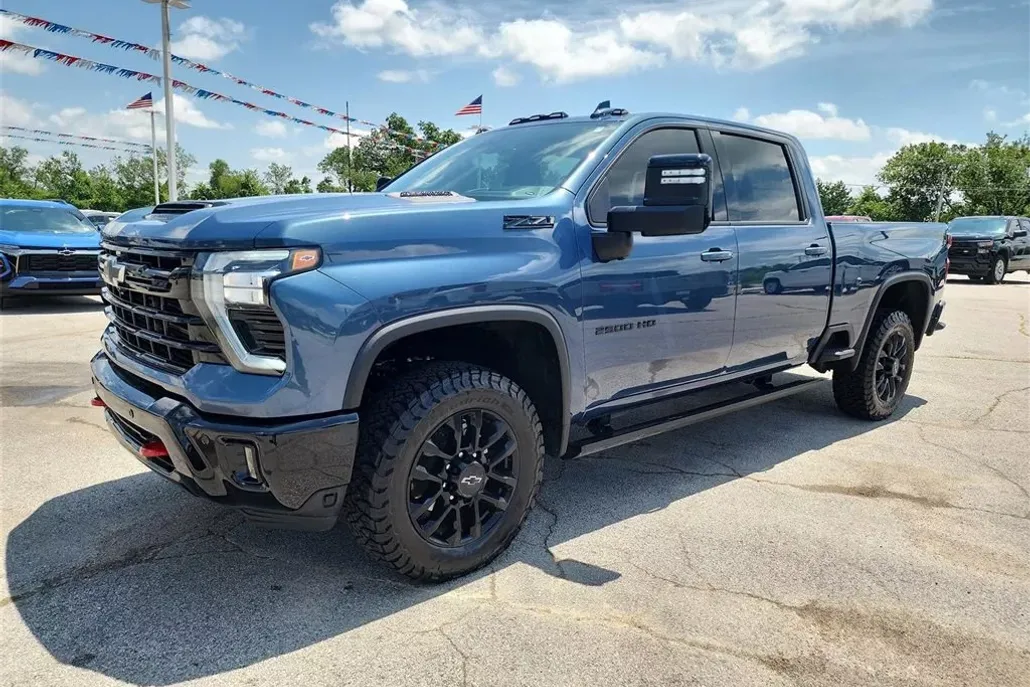 2025 Chevrolet Silverado 2500HD LTZ photo 1