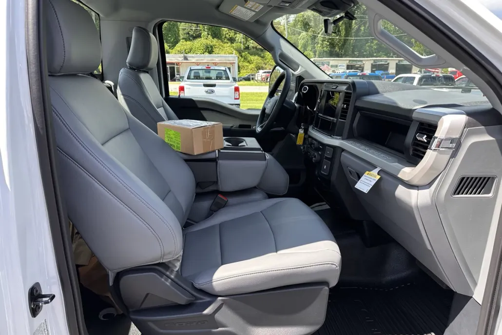 2025 Ford F-350 XL photo 1