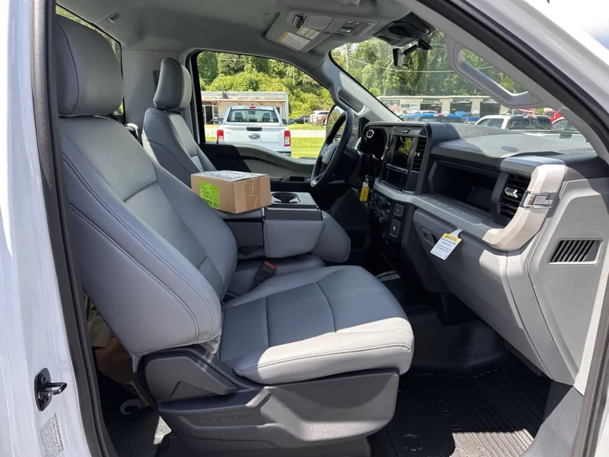 2025 Ford F-350 XL photo 1