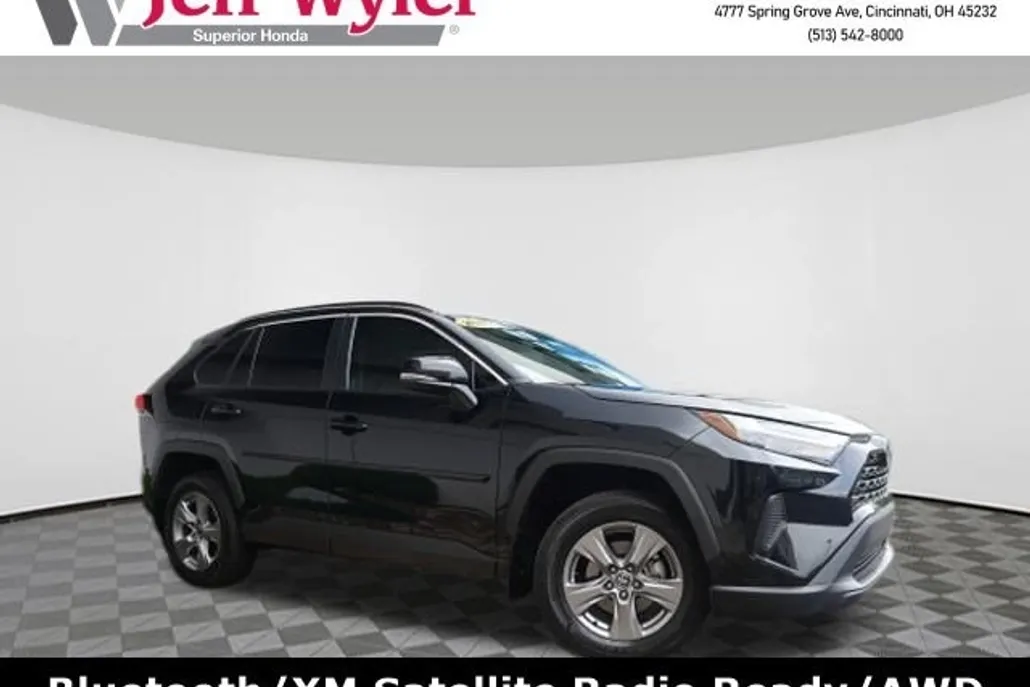 2023 Toyota RAV4 XLE photo 1