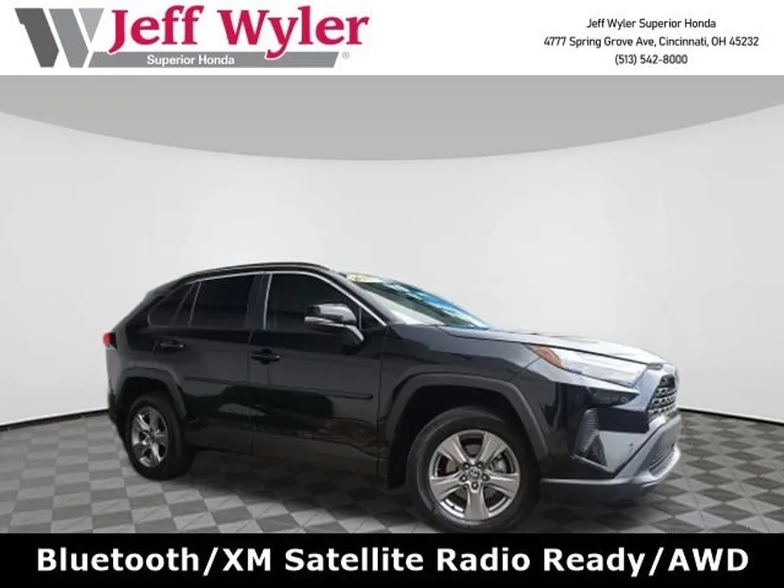 2023 Toyota RAV4 XLE photo 1