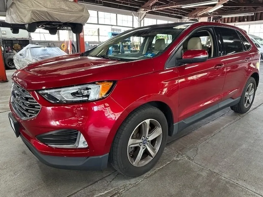 2020 Ford Edge SEL photo 1