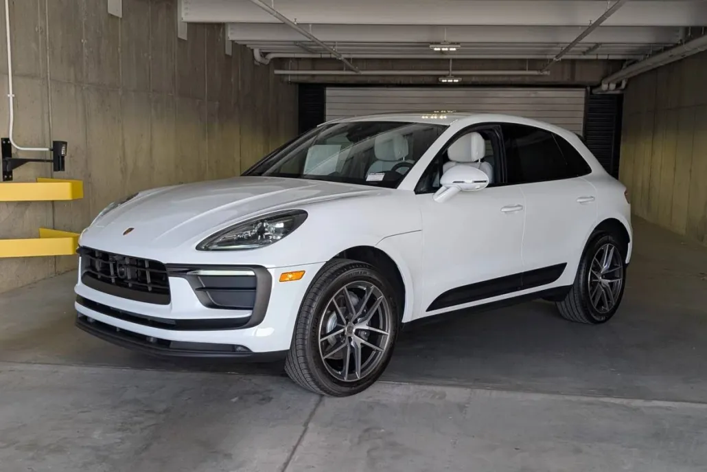 2026 Porsche Macan T photo 1