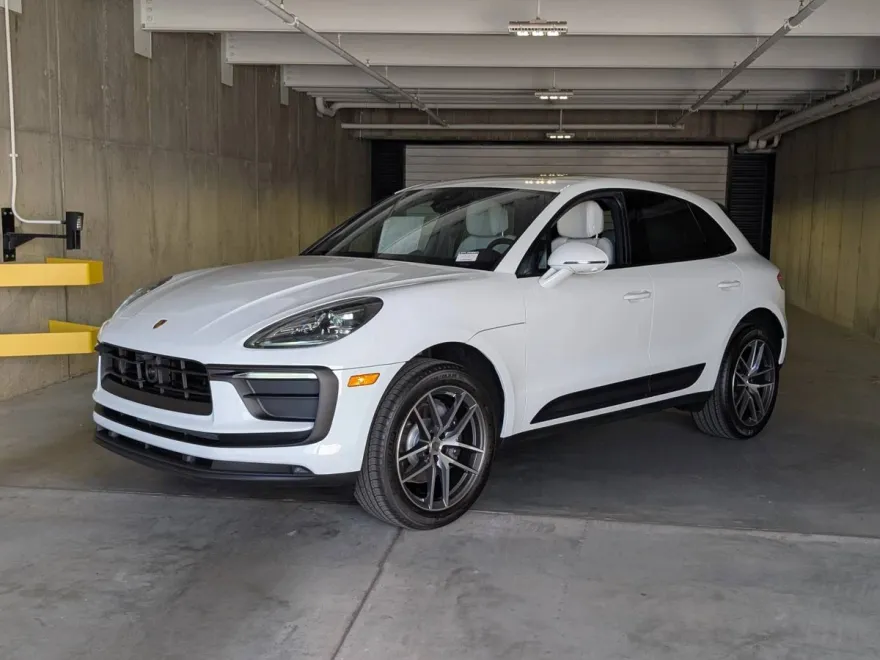 2026 Porsche Macan T photo 1