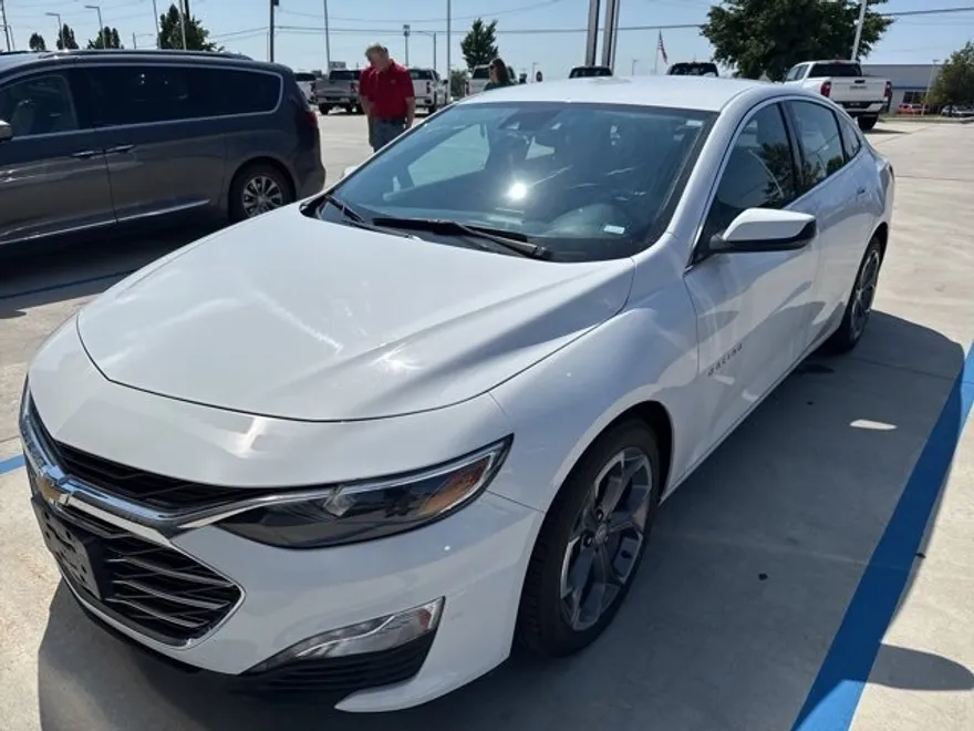 2023 Chevrolet Malibu 1LT photo 1