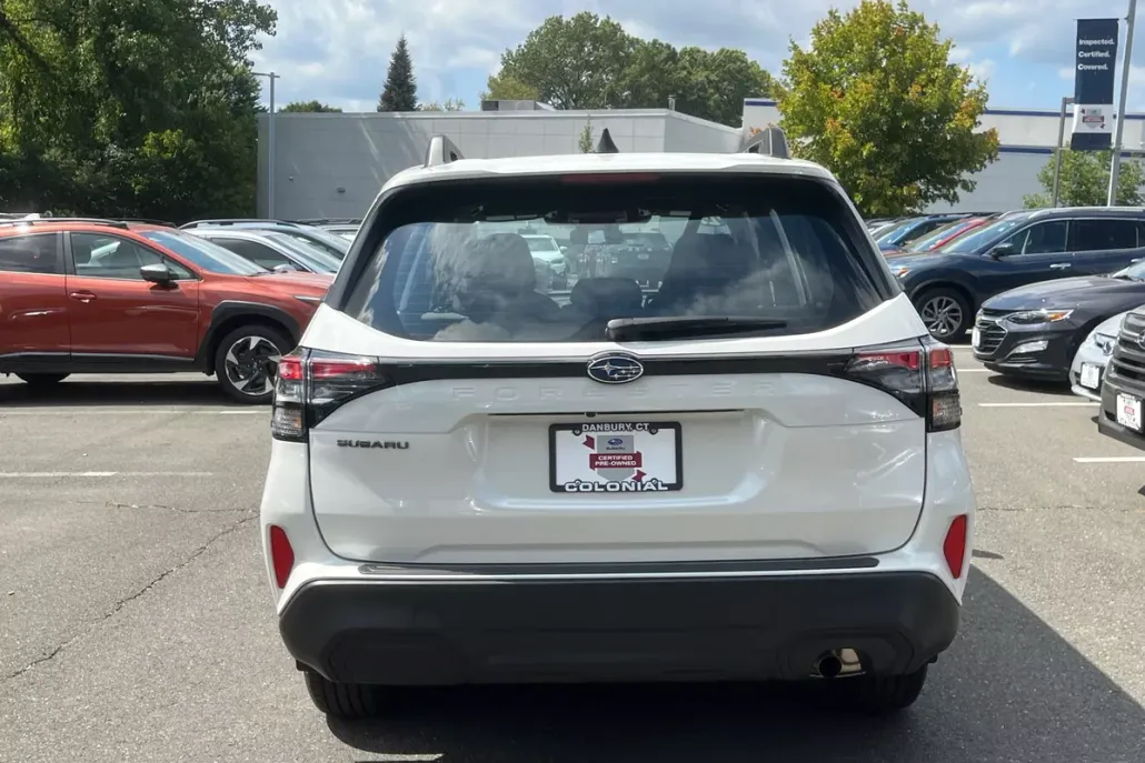 2025 Subaru Forester Base photo 1