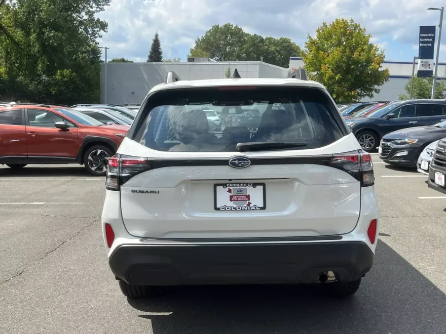 2025 Subaru Forester Base photo 1