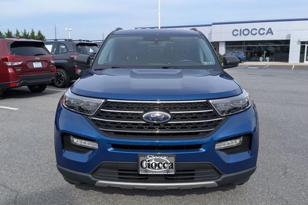 2022 Ford Explorer XLT photo 1