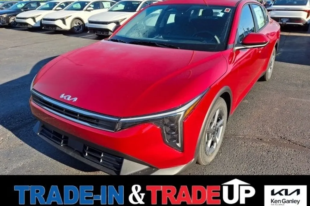 2025 Kia K4 LXS photo 1