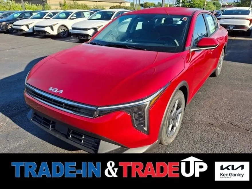 2025 Kia K4 LXS photo 1