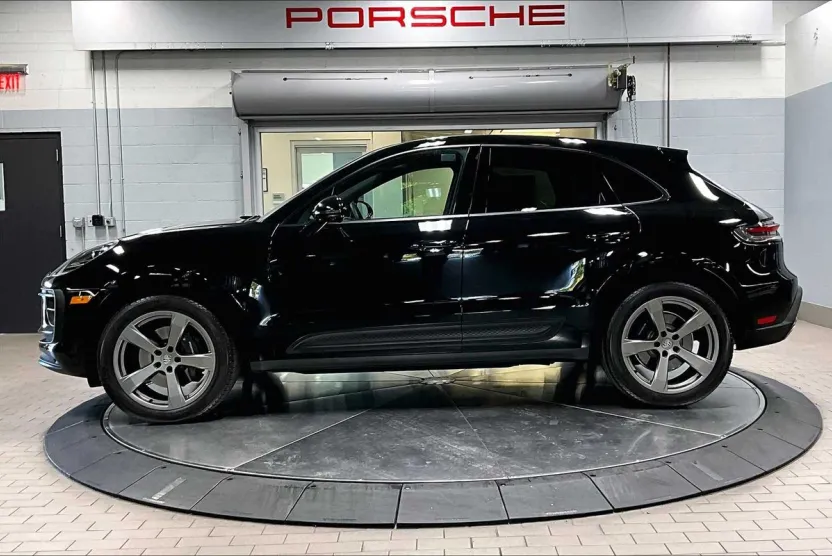 2024 Porsche Macan T photo 1