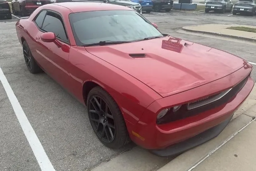 2013 Dodge Challenger R/T photo 1