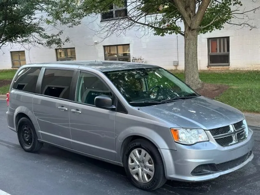 2017 Dodge Grand Caravan SXT photo 1