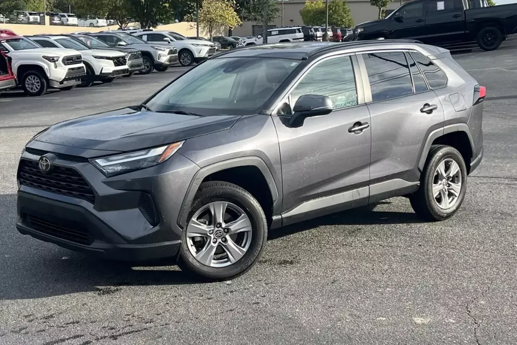 2024 Toyota RAV4 XLE photo 1