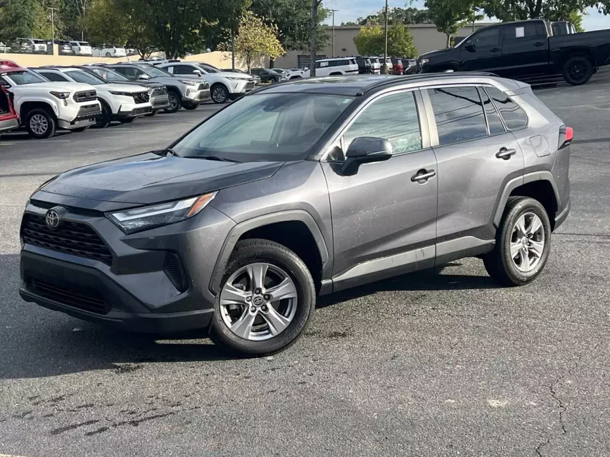 2024 Toyota RAV4 XLE photo 1