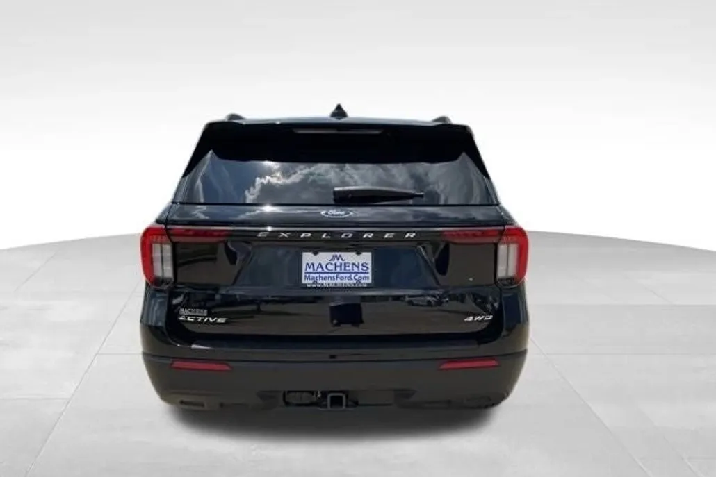 2025 Ford Explorer photo 1