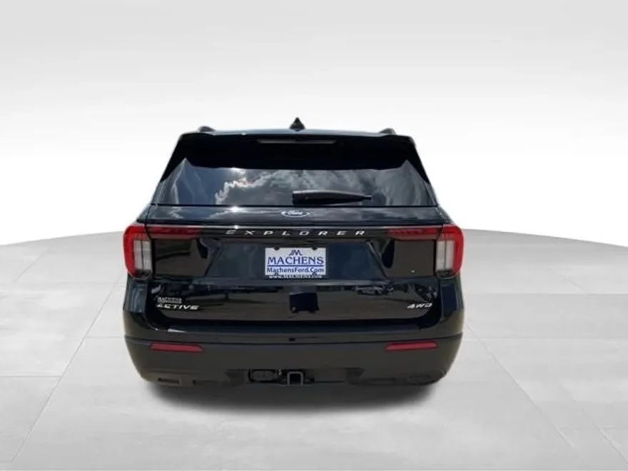 2025 Ford Explorer photo 1
