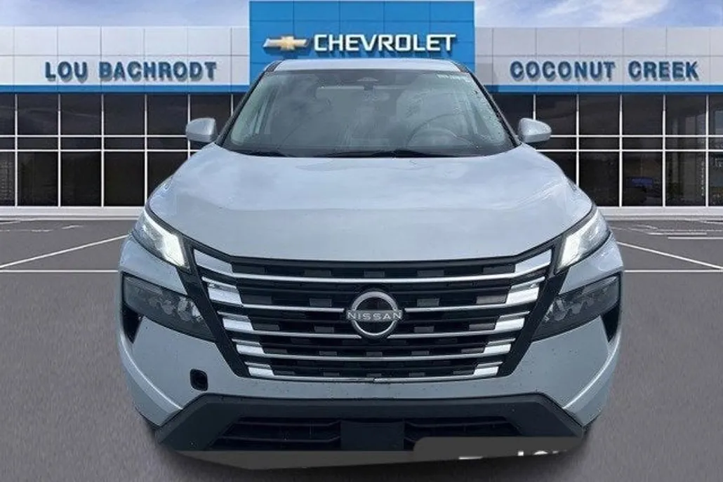 2024 Nissan Rogue SV photo 1