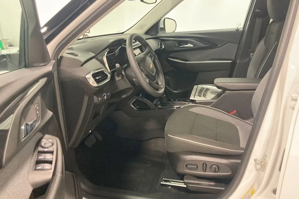 2023 Chevrolet Trailblazer LT photo 1