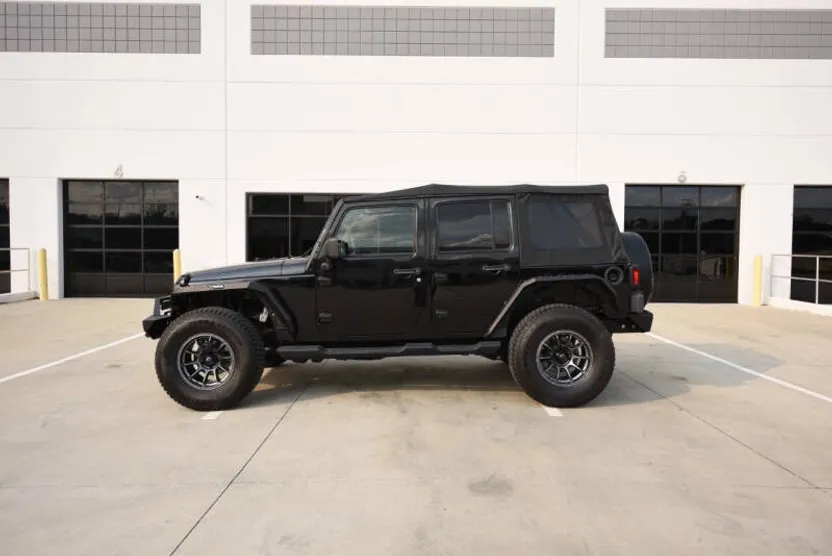 2018 Jeep Wrangler Unlimited Sahara photo 1