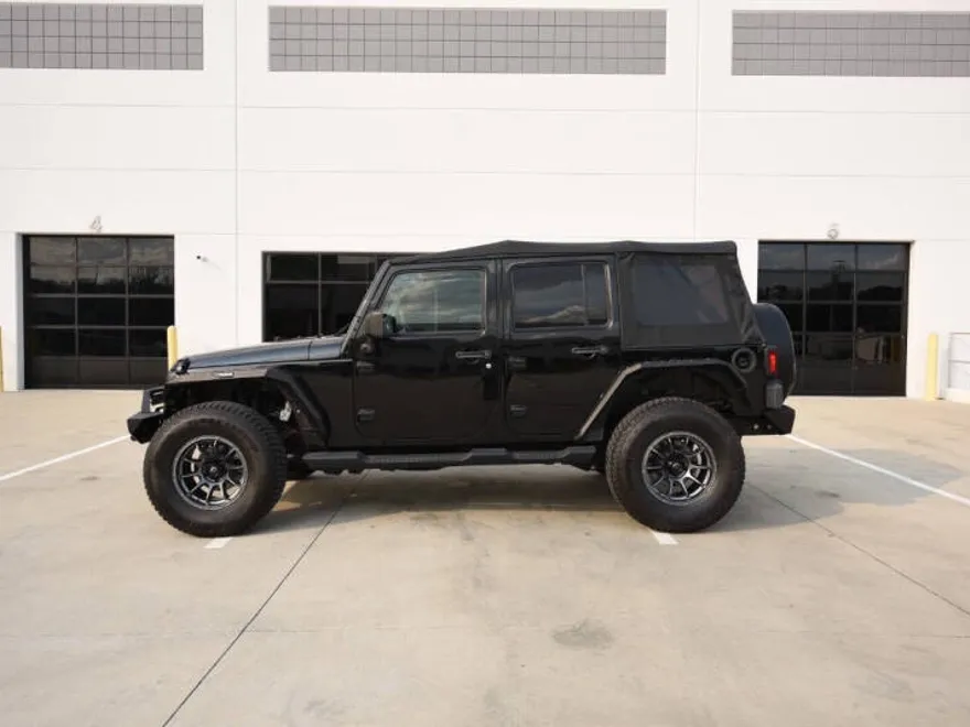 2018 Jeep Wrangler Unlimited Sahara photo 1