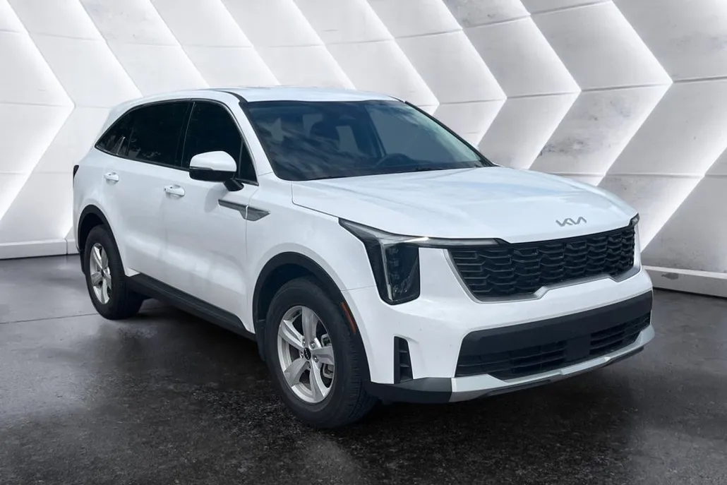 2025 Kia Sorento LX photo 1