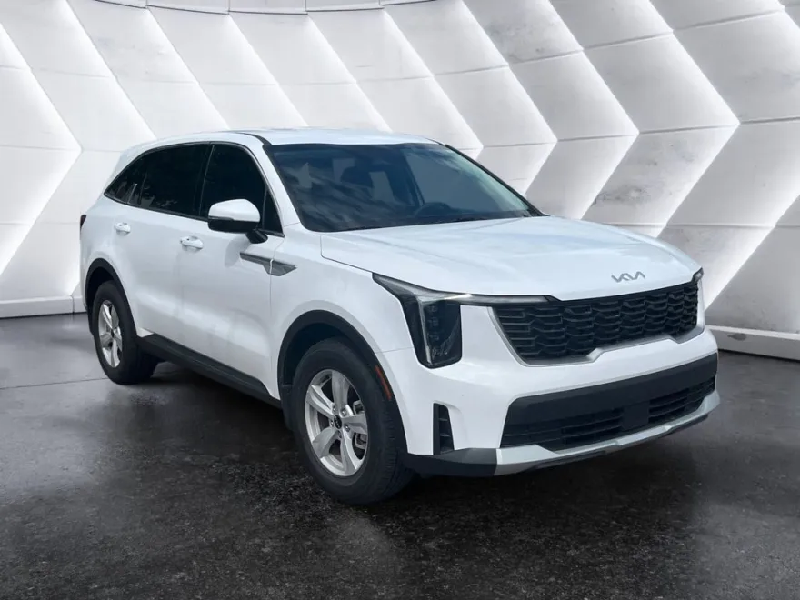 2025 Kia Sorento LX photo 1