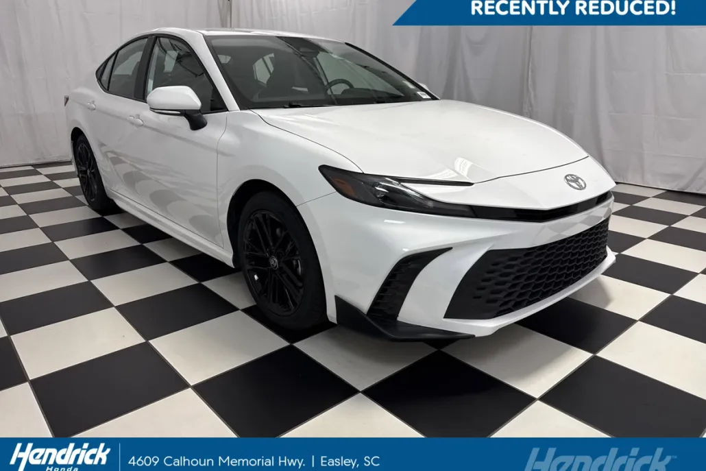 2025 Toyota Camry SE photo 1