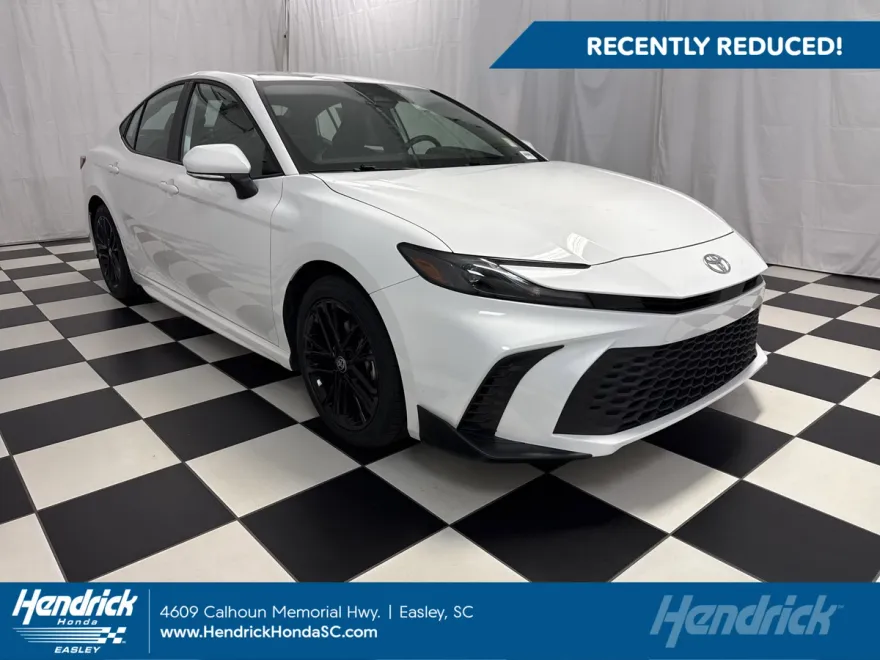2025 Toyota Camry SE photo 1