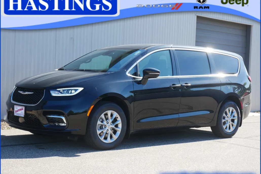 2025 Chrysler Pacifica photo 1