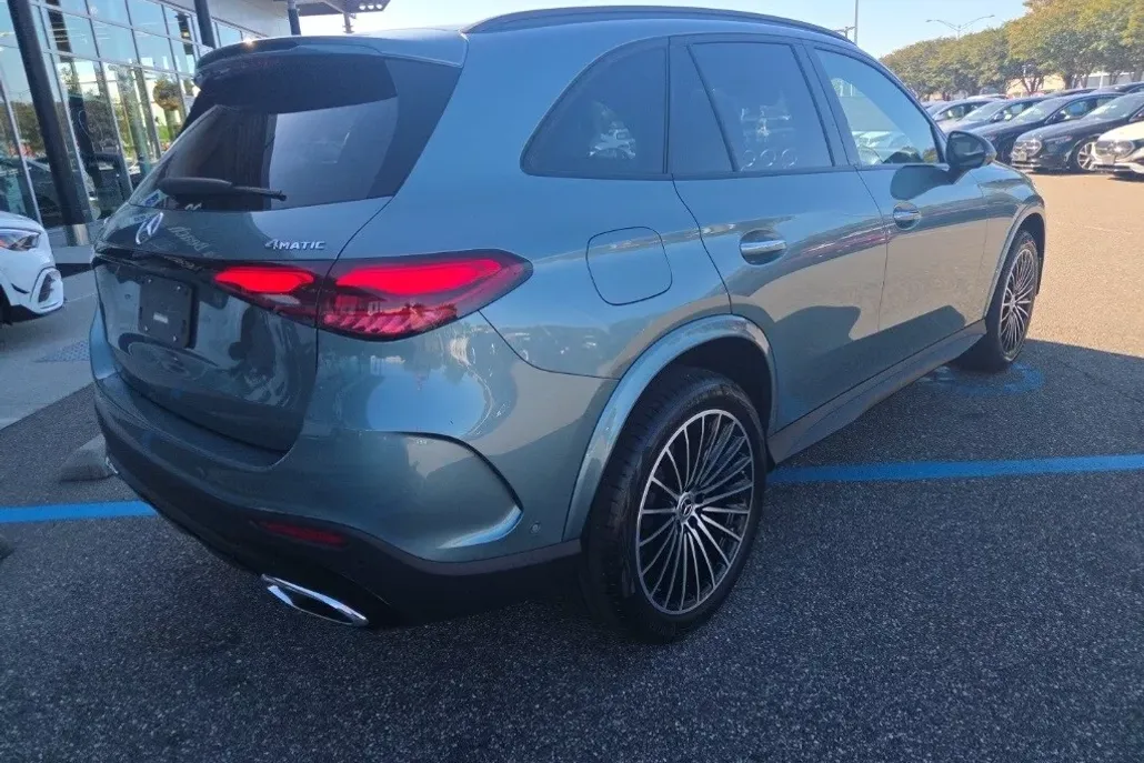 2026 Mercedes Benz GLC 300 4MATIC photo 1
