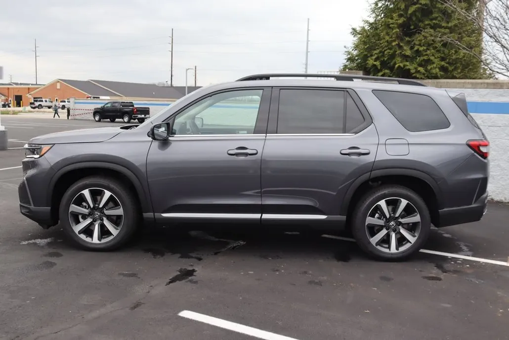 2025 Honda Pilot Touring photo 1