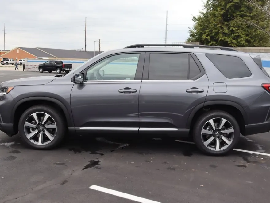 2025 Honda Pilot Touring photo 1