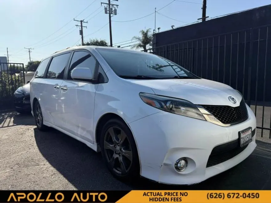 2017 Toyota Sienna SE Premium photo 1