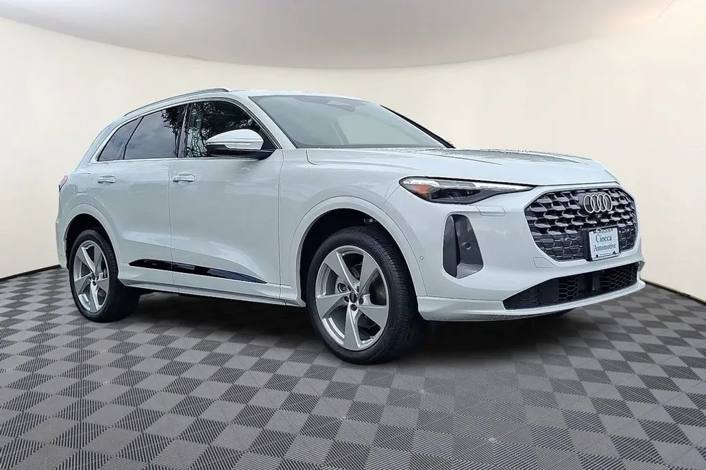 2025 Audi Q5 2.0T Premium Plus photo 1
