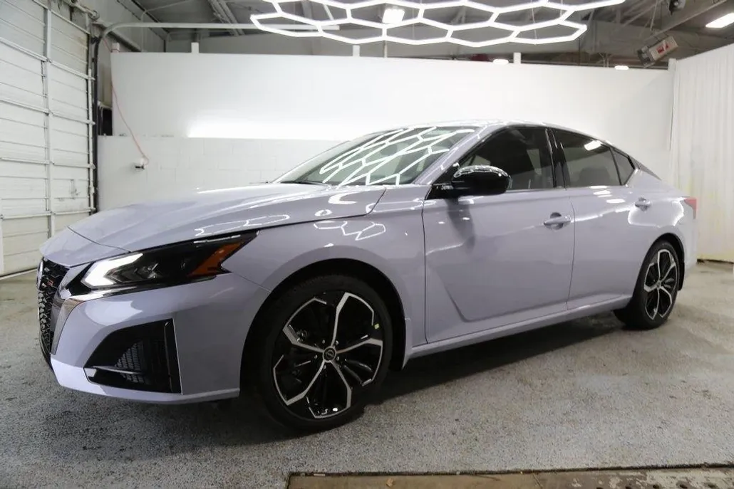 2025 Nissan Altima SR photo 1