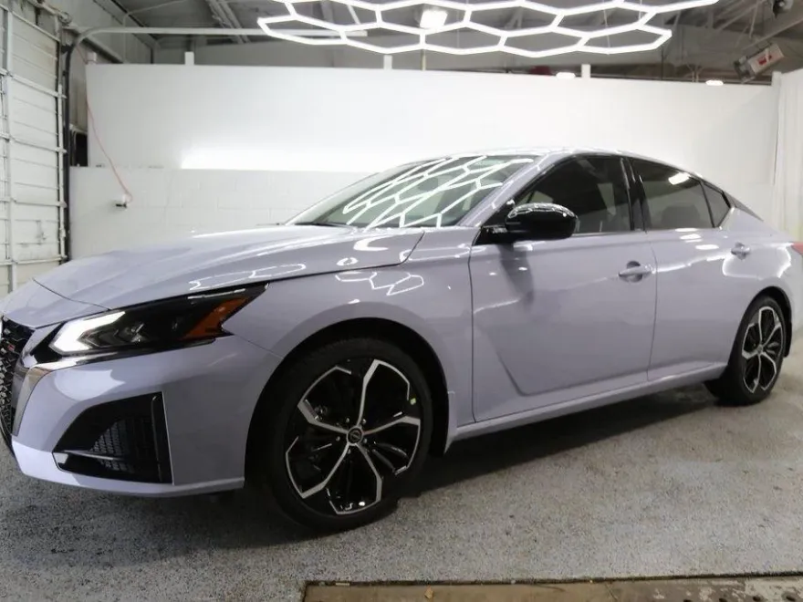 2025 Nissan Altima SR photo 1