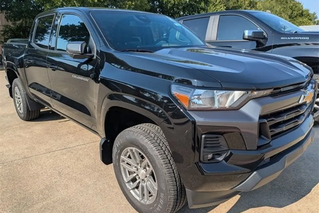 2023 Chevrolet Colorado LT photo 1