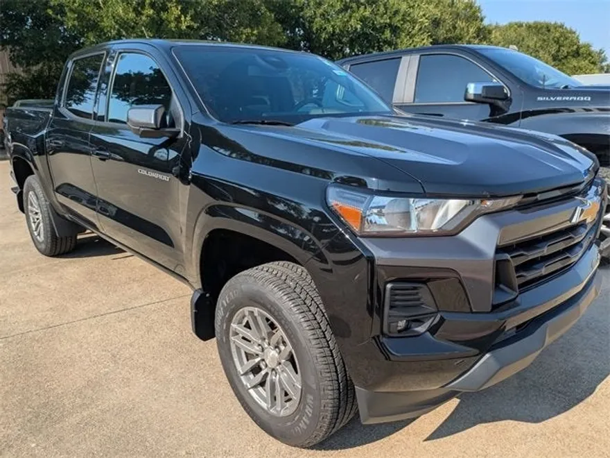 2023 Chevrolet Colorado LT photo 1