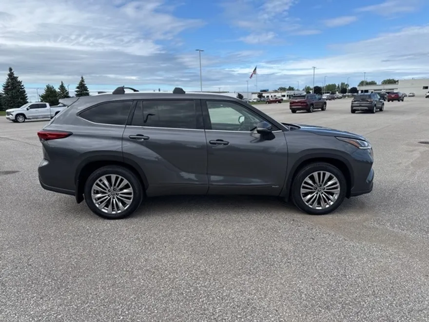 2023 Toyota Highlander Hybrid Platinum photo 1