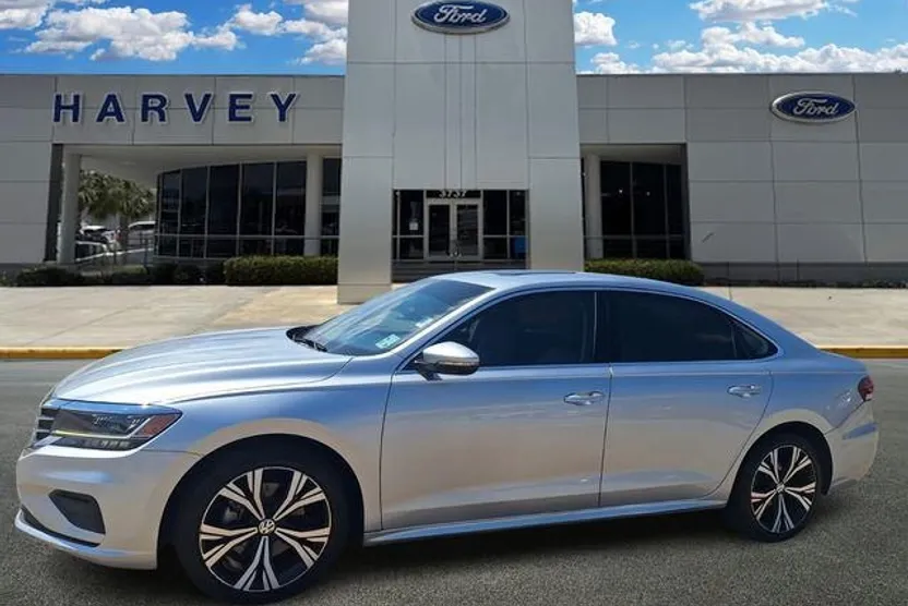 2021 Volkswagen Passat 2.0T SE photo 1