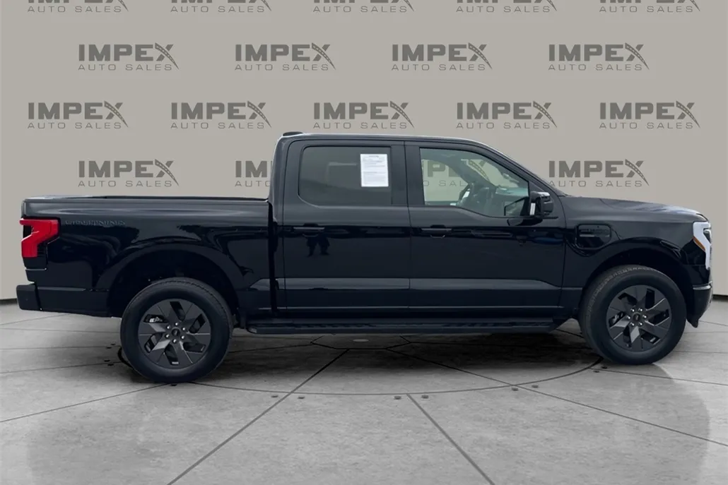 2023 Ford F-150 Lightning Lariat photo 1
