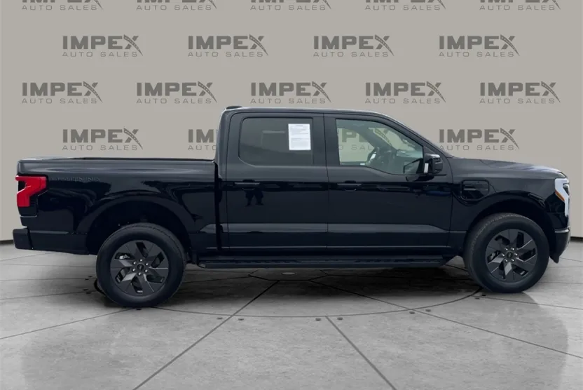 2023 Ford F-150 Lightning Lariat photo 1