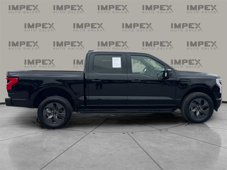 2023 Ford F-150 Lightning Lariat photo 1
