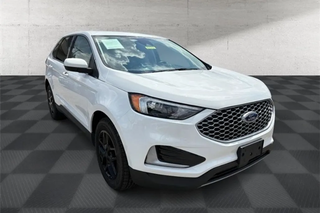 2023 Ford Edge SEL photo 1
