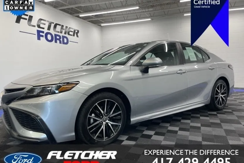 2024 Toyota Camry SE photo 1