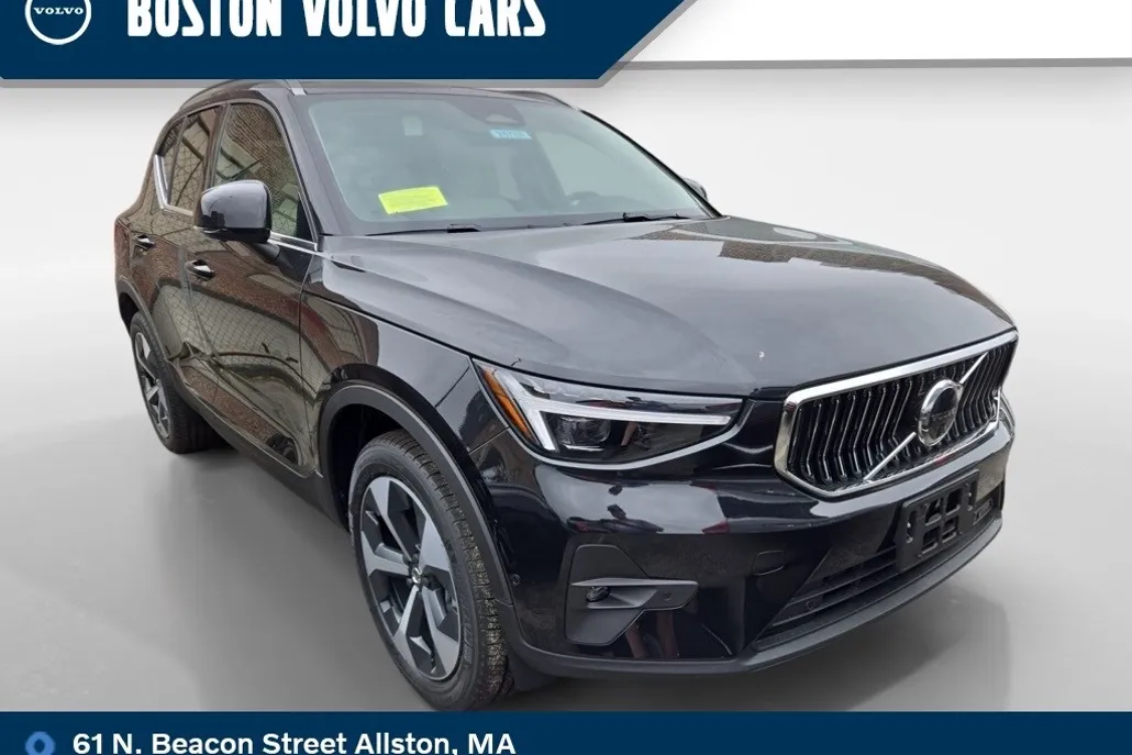 2025 Volvo XC40 Plus photo 1