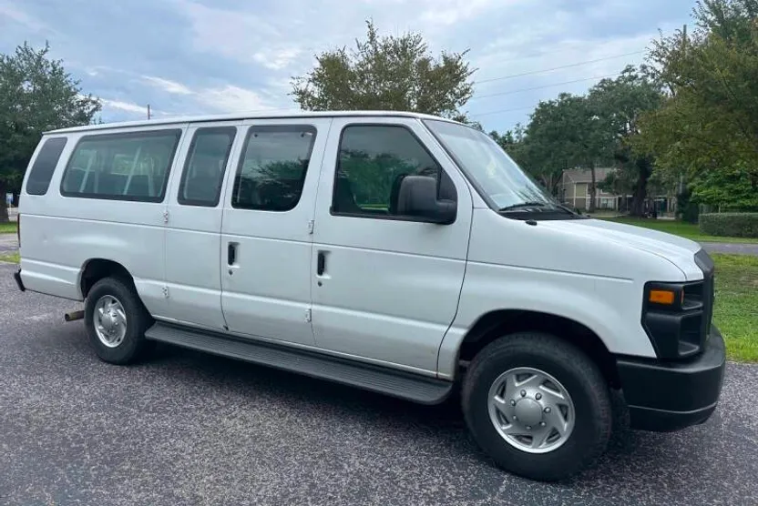 2008 Ford E-350 photo 1