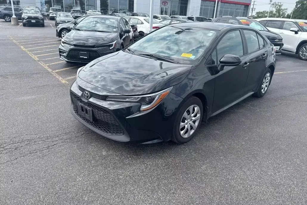 2022 Toyota Corolla LE photo 1